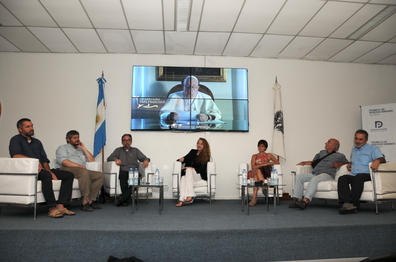 La Defensoría porteña premió al Papa y a los curas villeros