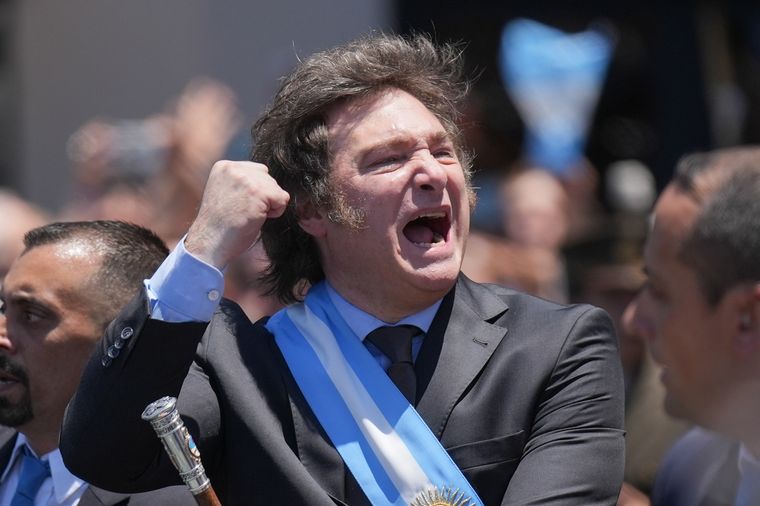 Milei no para y volvió a defender el DNU: "Nos quieren mantener encadenados"