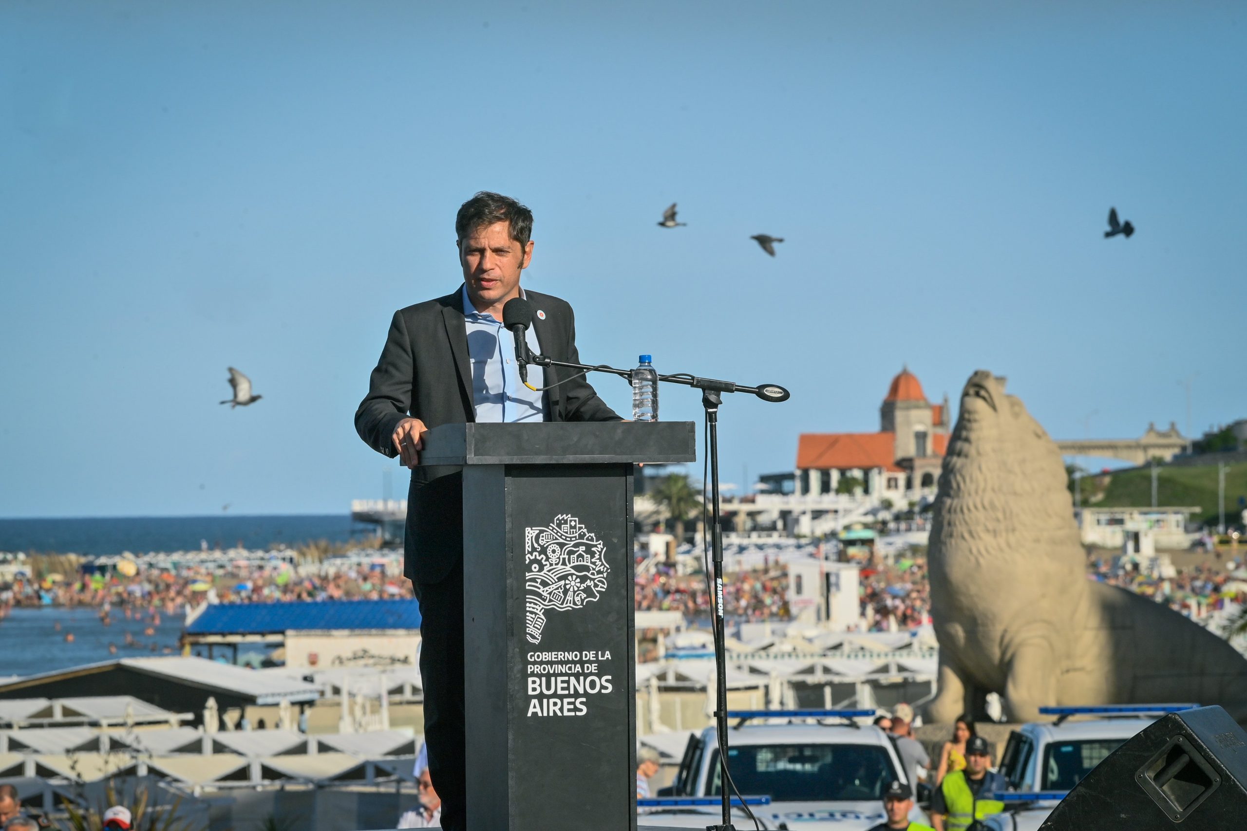 Kicillof consiguió aval para su paquete de leyes y chicaneó a Milei: "Lo trataron"