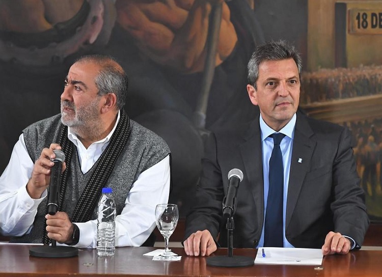 Massa se reunió con la CGT y gana centralidad en la escena política