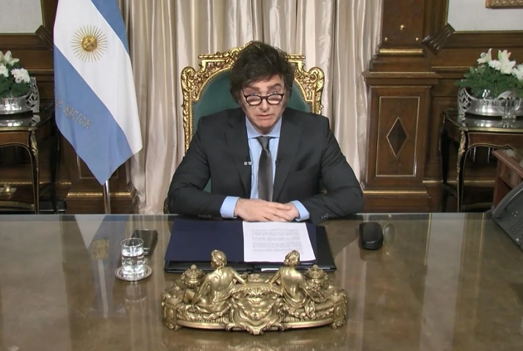 Milei tildó de "idiotas útiles" a quienes rechazan la "Ley Ómnibus"