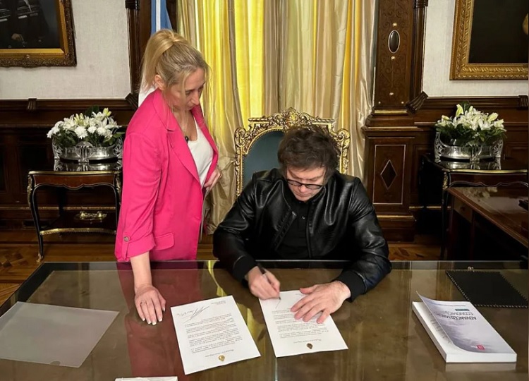 Milei invitó al papa Francisco a visitar la Argentina: "Su viaje traerá pacificación"