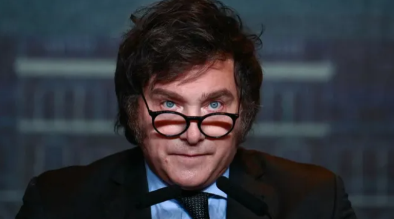 Torres y de Loredo cruzaron a Milei por la ley omnibús