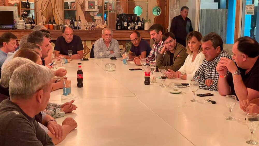 Massa se reunió con intendentes del FR: el plan de lucha y el paro