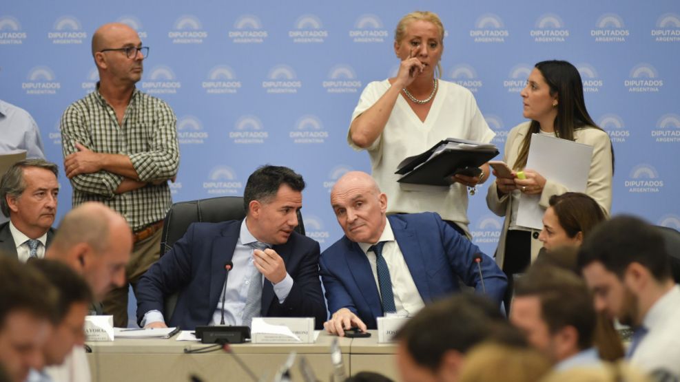 Crece el escándalo por el dictamen de la Ley Ómnibus: el detrás de escena