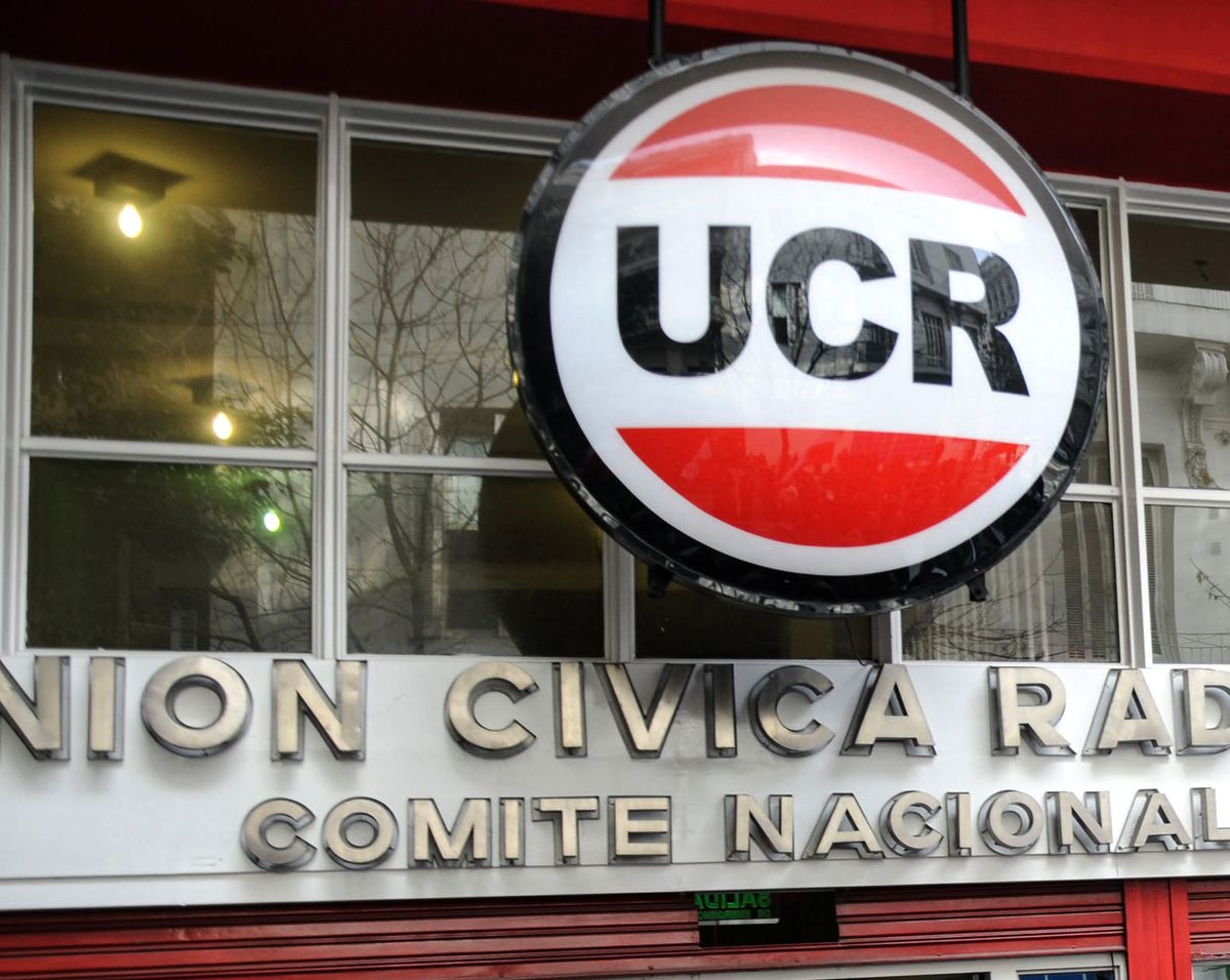 Un sector de la UCR quiere plesbicitar un posible acuerdo con LLA