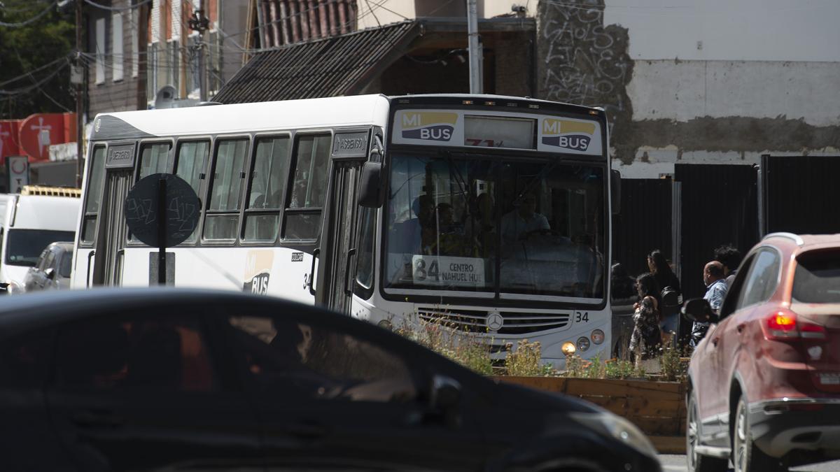 Represalia de Milei a los gobernadores: eliminó subsidios al transporte