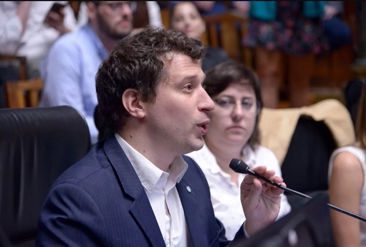 Yamil Santoro: "Hemos logrado bajar unos 350 mil millones de pesos en gastos"