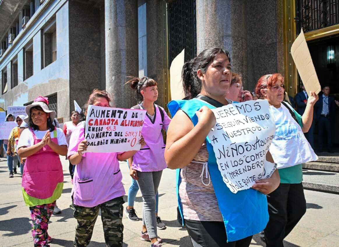 Movimientos sociales reclamaron en Economía: "La olla está que arde"