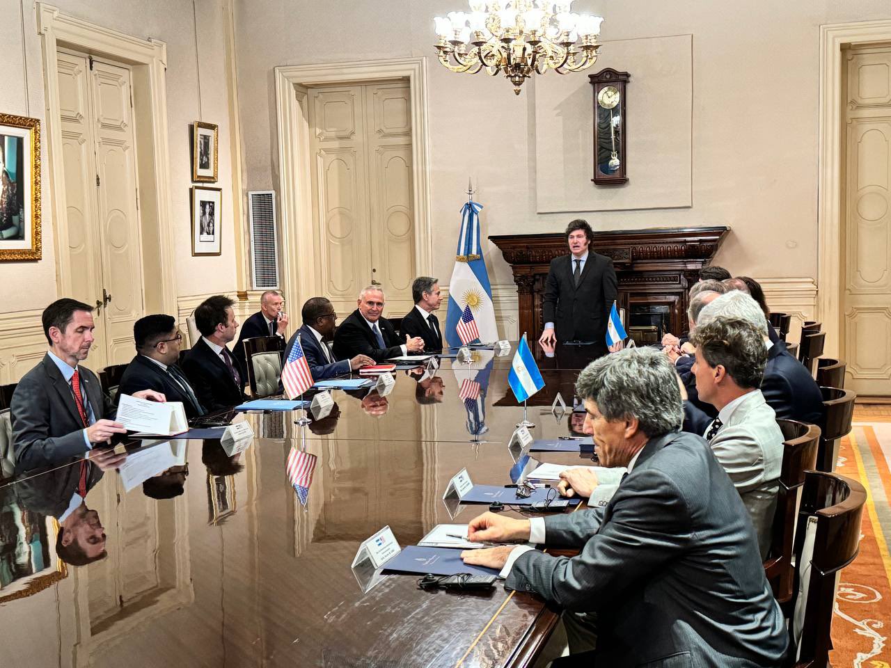 Milei se reunió con Blinken: "Argentina ha decidido volver al lado de Occidente"
