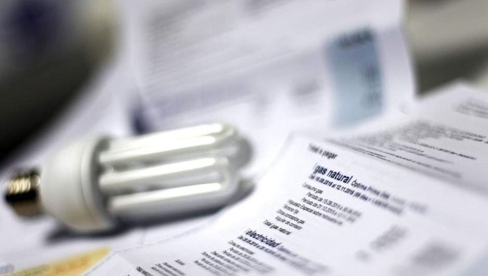 Tarifas luz y gas: quitarán subsidios a los que compraron dólares y tienen prepaga