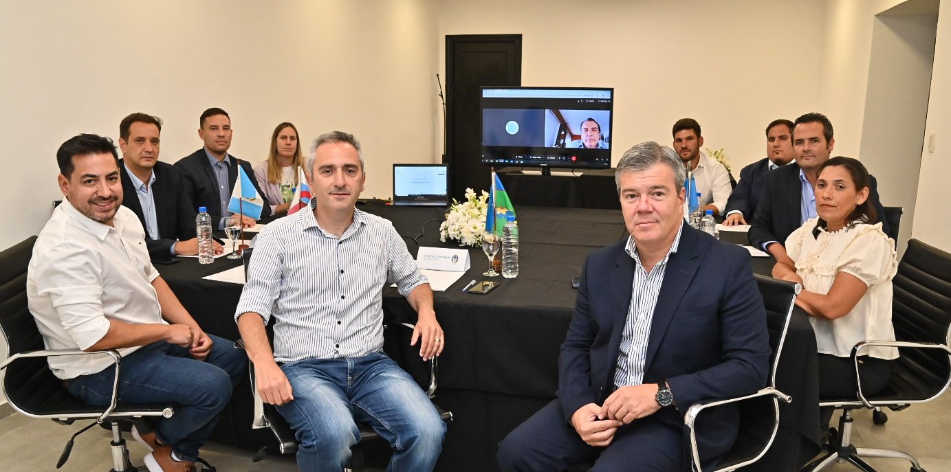 Presión de provincias K a Milei: reclaman fondos y alimentos