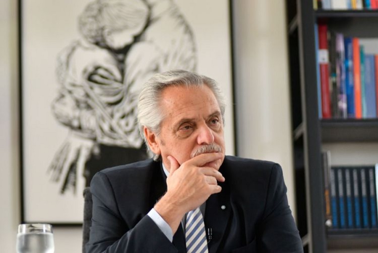 Imputaron a Alberto por irregularidades en la contratación de seguros