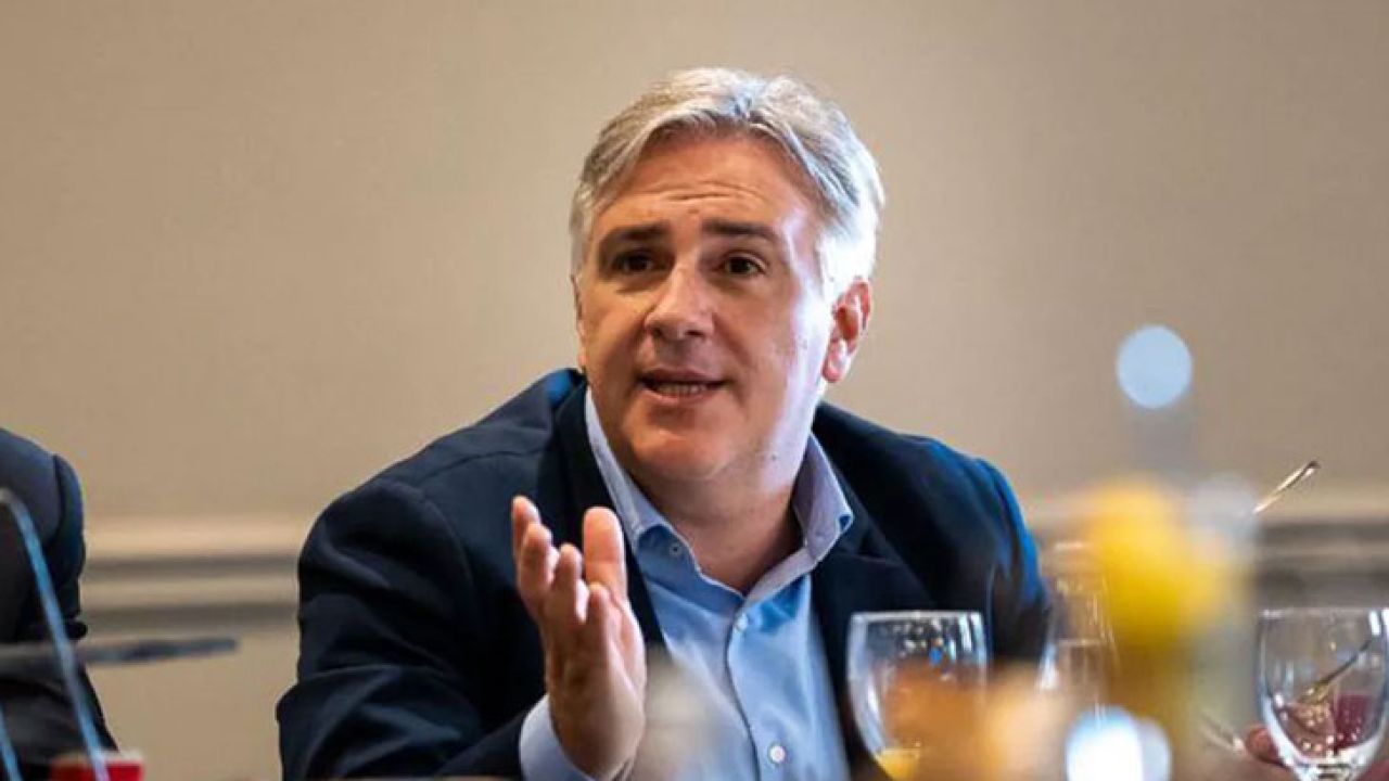 Llaryora dijo que Cristina es funcional a Milei y "atrasa" al dirigir al PJ