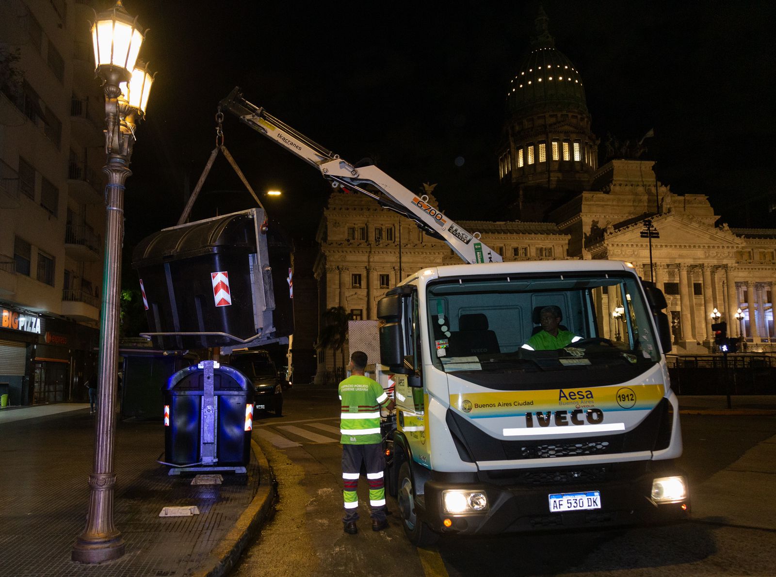8M: GCBA retira contenedores y cestos de de la zona del Congreso