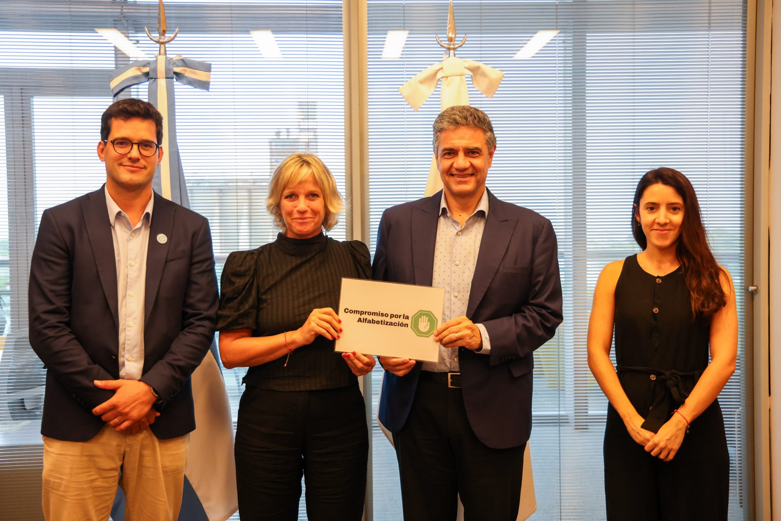 Jorge Macri firmó el Compromiso por la Alfabetización