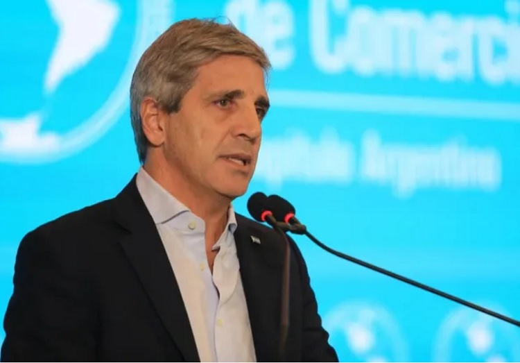 Caputo quiere empresarios "más héroes" y prometió bajar impuestos