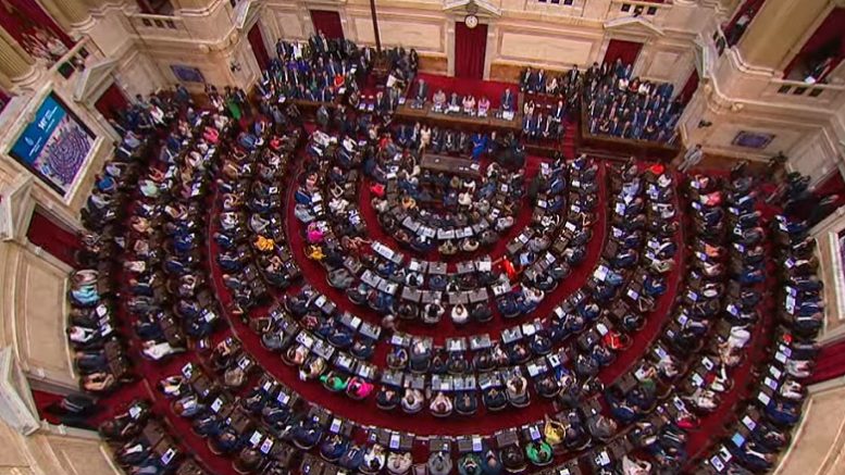 Enojos y cruces en el Congreso por la movilidad jubilatoria de Milei