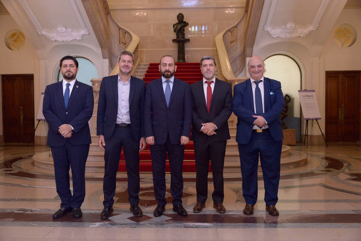 La Legislatura recibió al Canciller de Armenia