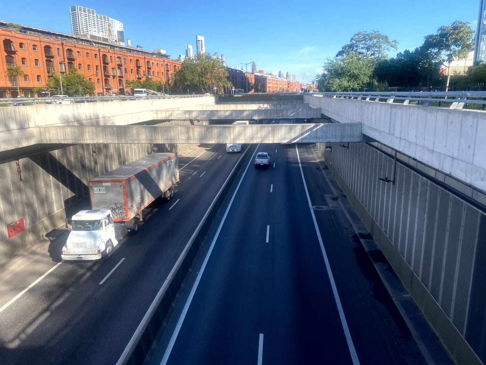 Habilitan el Paseo del Bajo para autos los fines de semana y feriados