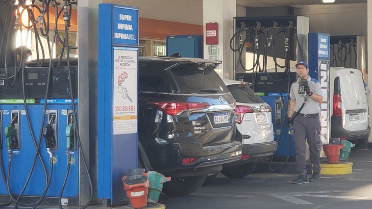 La nafta vuelve a aumentar: desde diciembre subió 106%