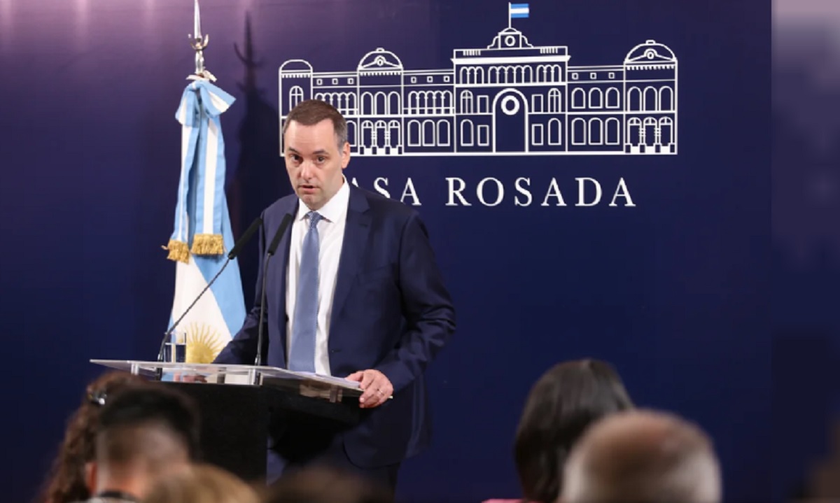 El Gobierno buscará penar "el adoctrinamiento en las escuelas"