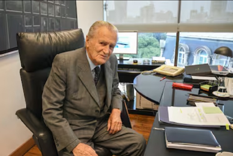 A los 88 años falleció Santiago de Estrada, exsecretario de Culto de Macri