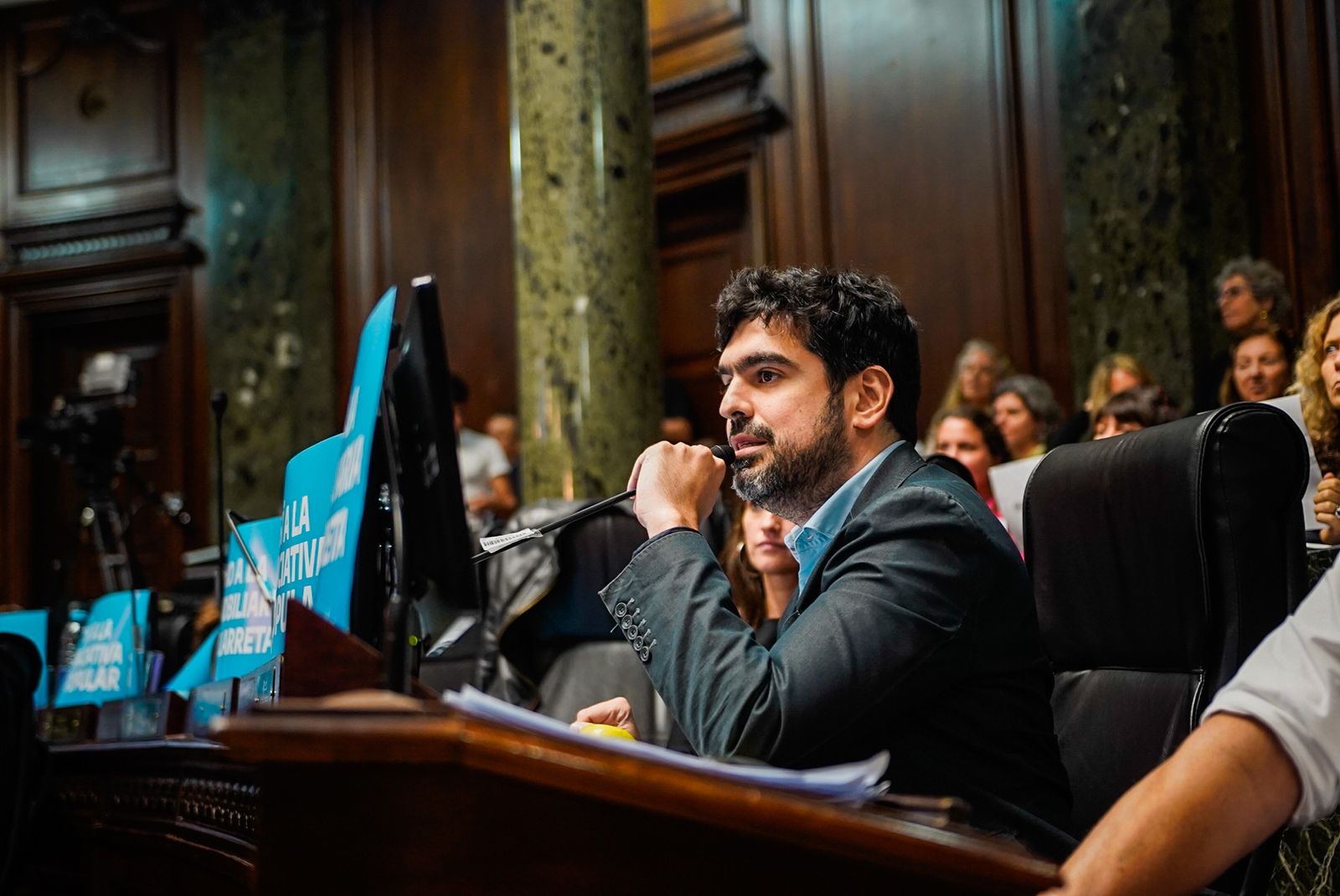 Valdés presentó un proyecto para que el ajuste lo paguen “los Caputo de la vida”