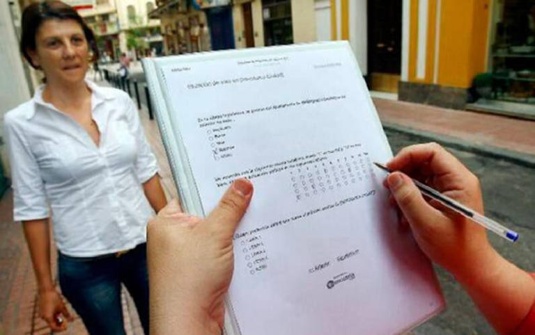 Milei dice que no hay plata y gasta 32 millones en encuestas