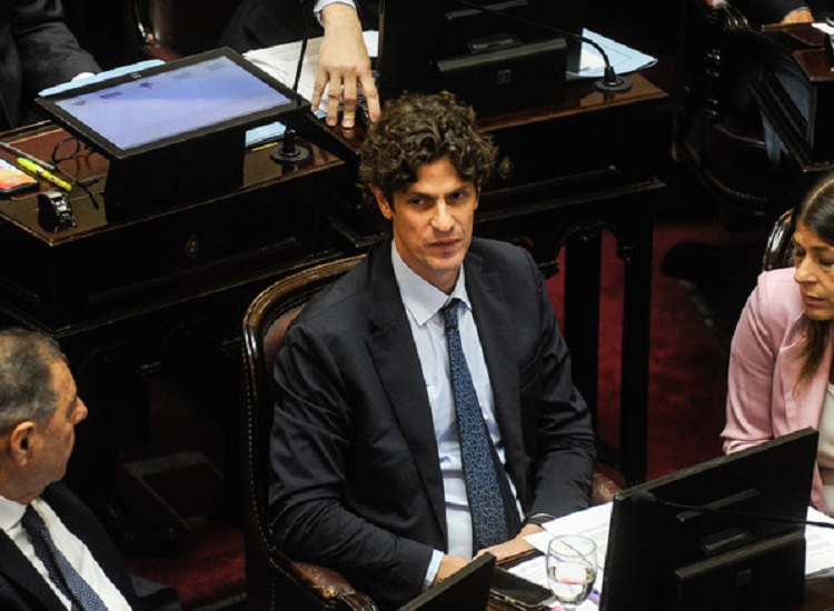 Luego de acordar con los K, Lousteau se quedó con la Bicameral de Inteligencia