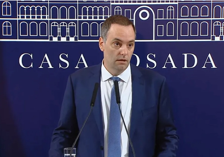 Adorni: "La motosierra es para siempre porque el camino recién empieza"