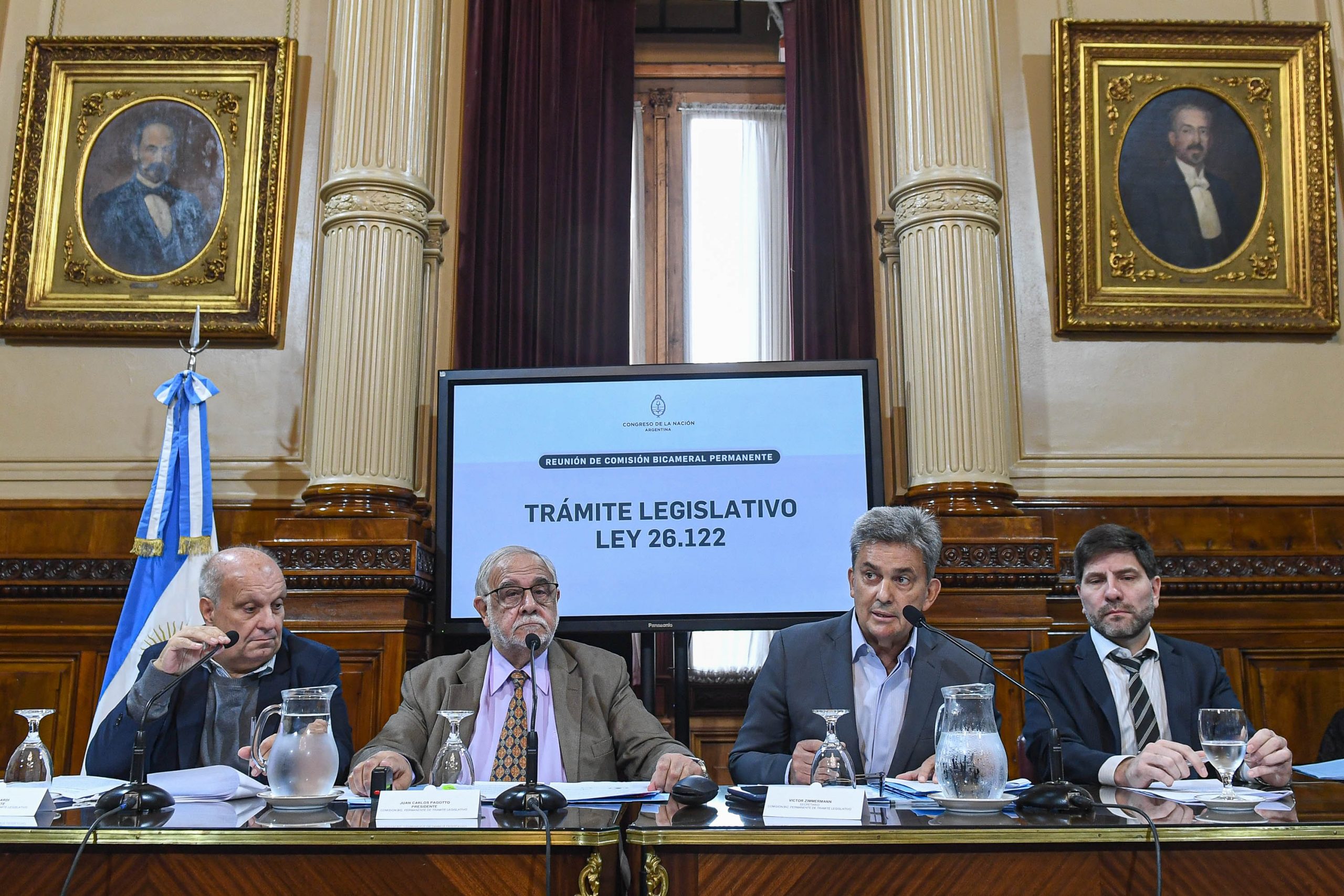 Inédito: el kirchnerismo quiere invalidar la estructura ministerial de Milei