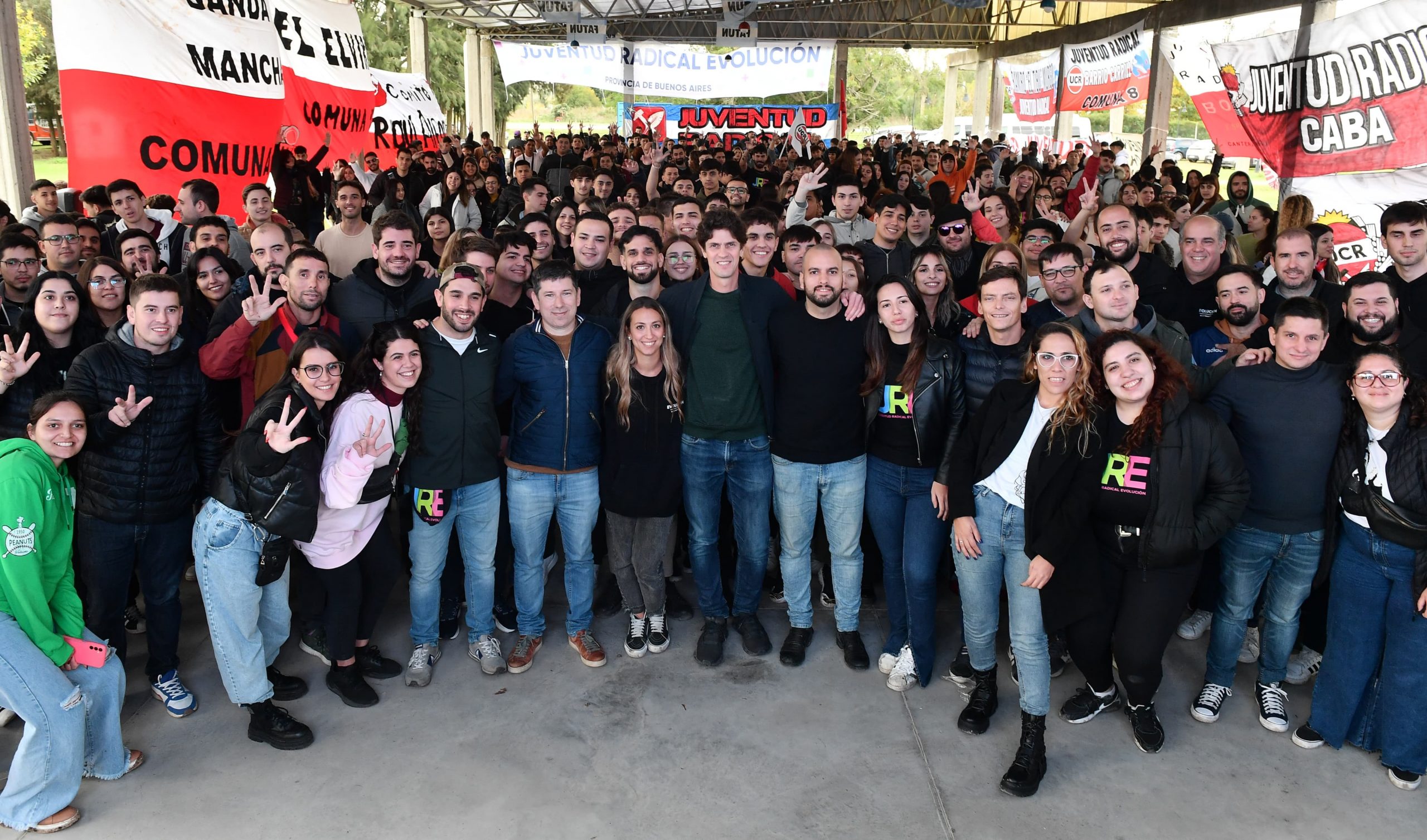 Lousteau, con un millar de jóvenes radicales, le mandó un mensaje al Gobierno