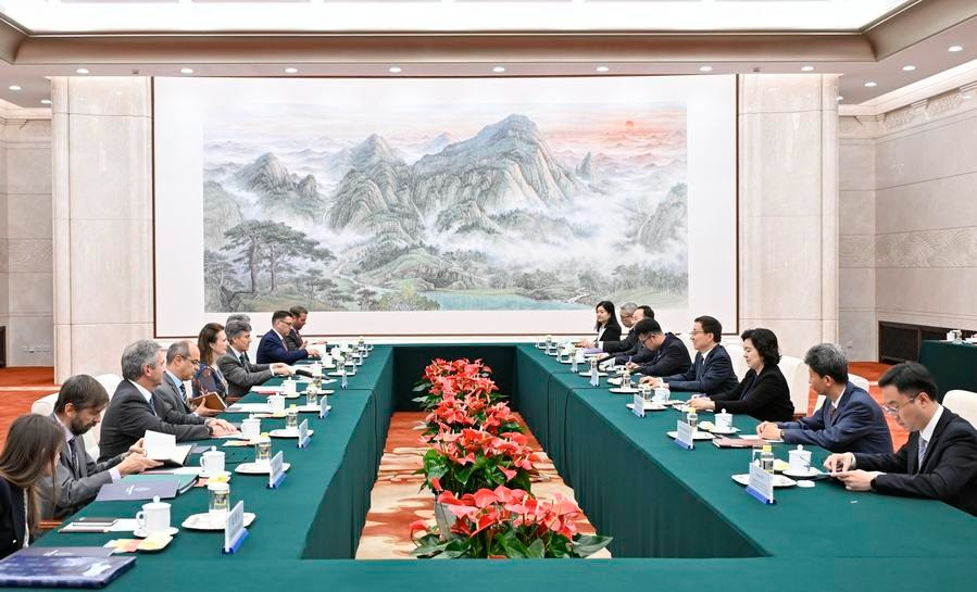 Mondino, en China: reuniones con autoridades políticas y económicas