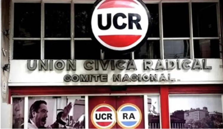 La UCR enfrenta su peor retroceso legislativo y debate su alianza con Milei