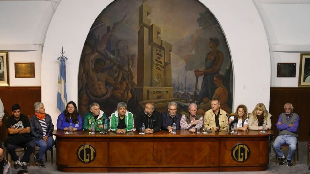 La CGT marchó con críticas al Gobierno y ratificó el paro