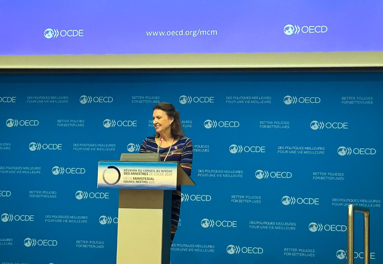 Mondino inició el proceso para el ingreso de Argentina al OCDE