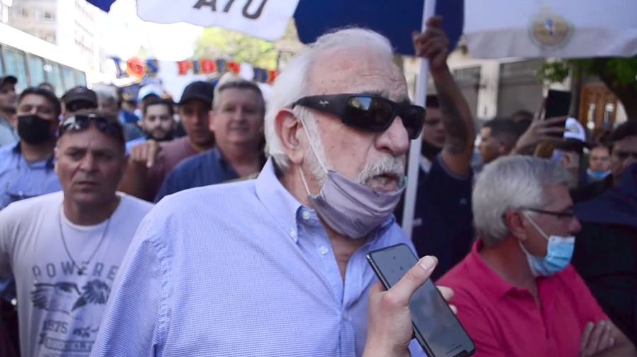 Mientras sigue negociando, la UTA no definió si se suma al paro de la CGT