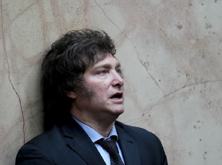 La encuesta que inquieta a Milei: su imagen bajó en 13 provincias