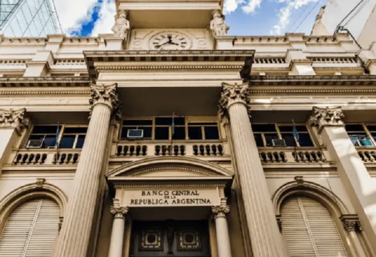 El Banco Central bajó la tasa de interés y la llevó a 40% anual