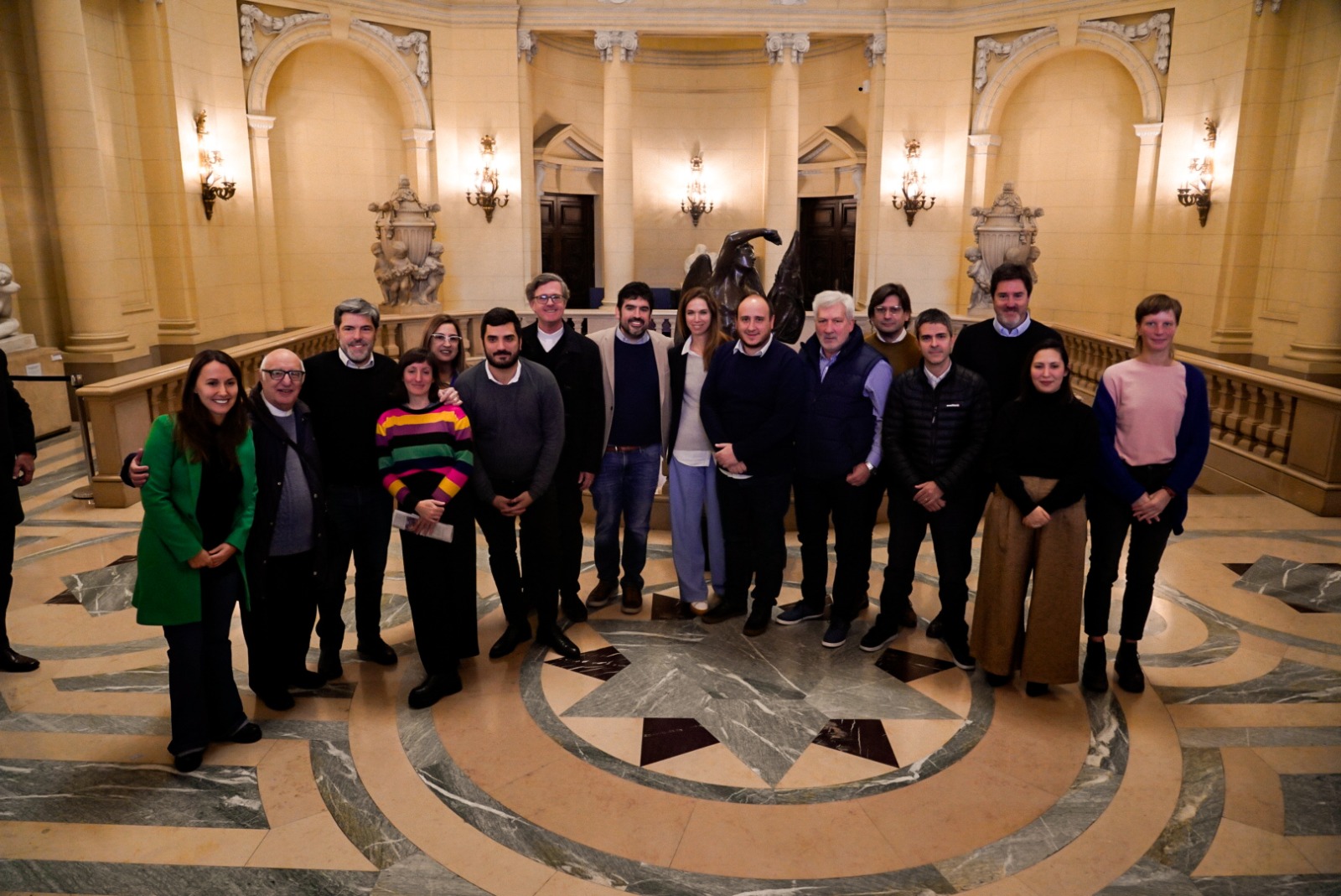 Legislatura: con la presencia de García Cuerva, el homenaje a Mugica rompió la grieta