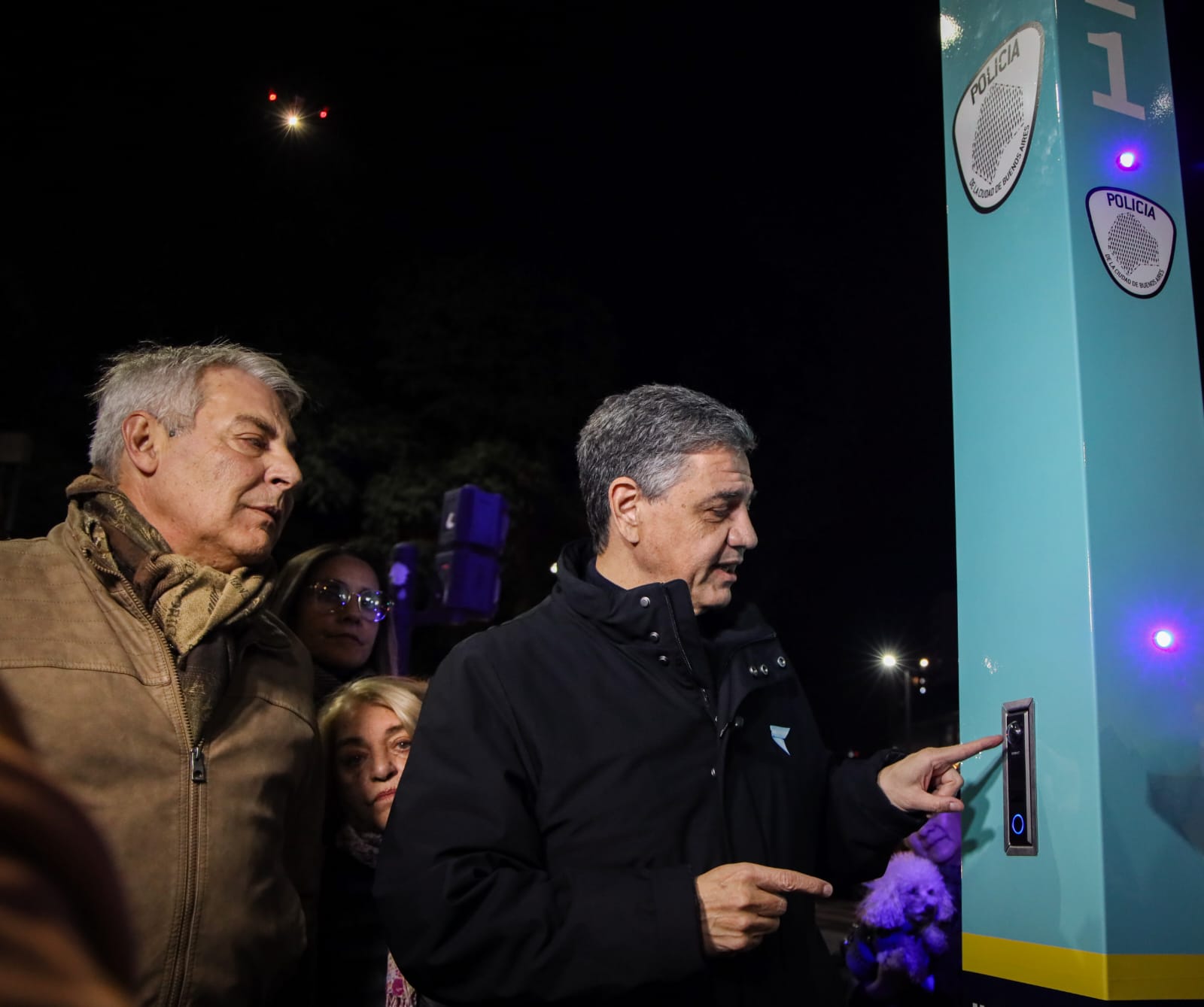 El GCBA ilumina parques y plazas e instala los primeros tótems de seguridad