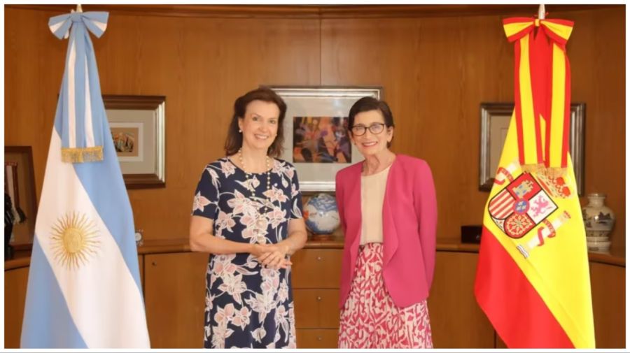 Milei y Mondino intensifican la pelea con España: "Papelón internacional"