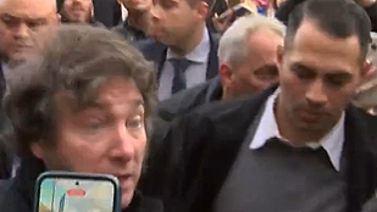 Milei insólito: "Si la gente no llegara a fin de mes ya se hubiera muerto"