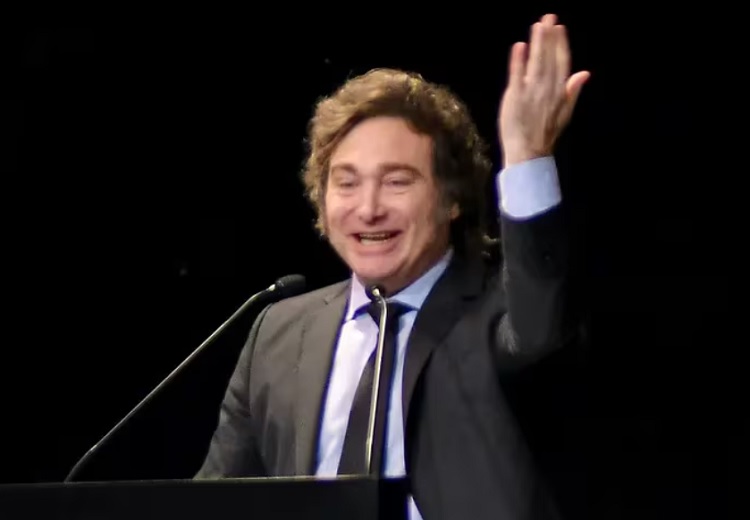 Milei contra Pichetto por las jubilaciones de privilegio: “Que se caguen de hambre”