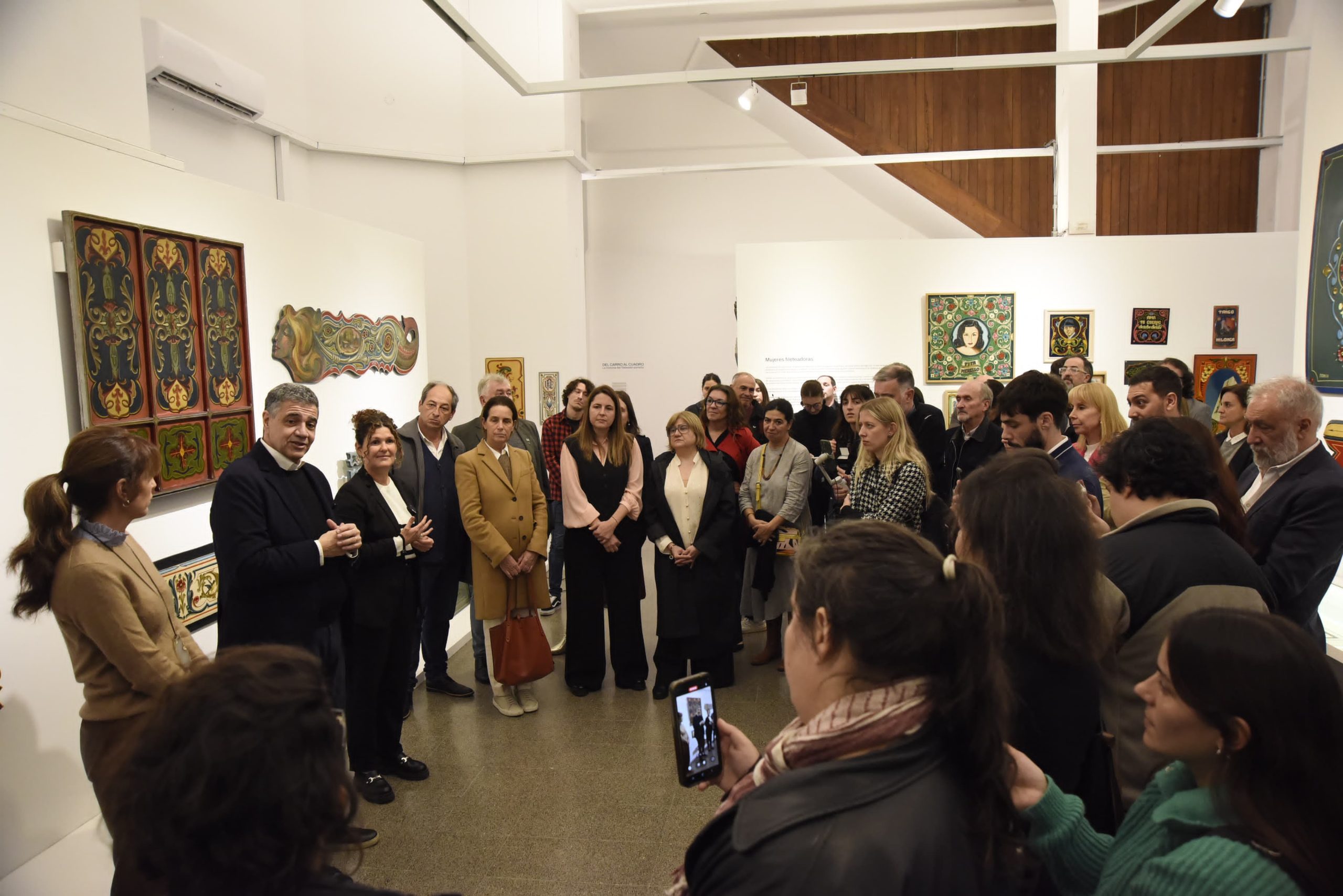 El tradicional fileteado porteño se lucirá también en los buses turísticos
