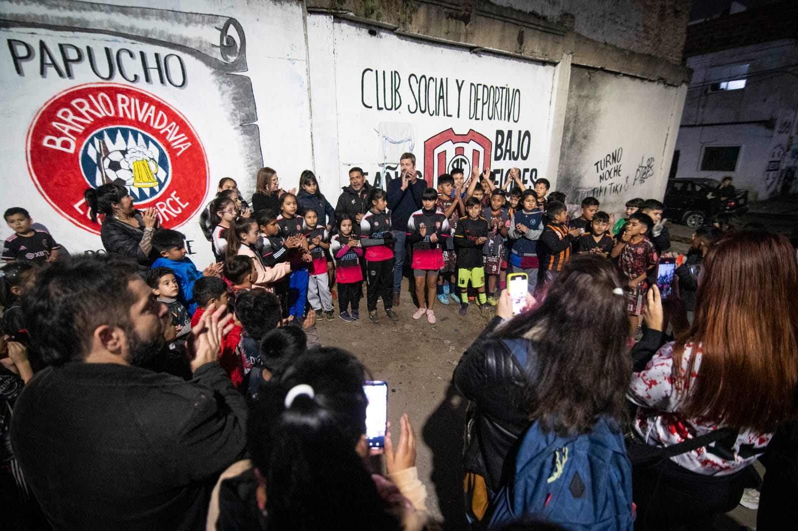 Lammens y Neira recorrieron el Club Social y Deportivo Bajo Flores
