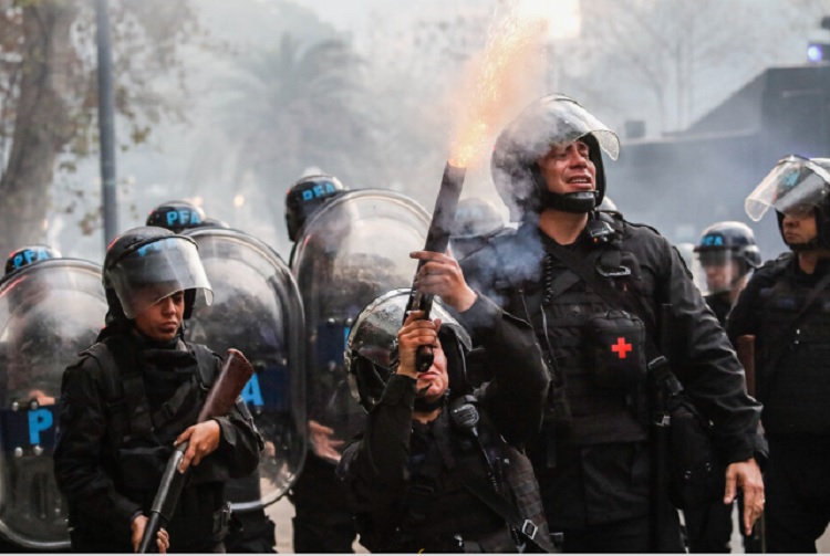 Milei justificó la represión en el Congreso: "Intentaron un golpe de Estado"