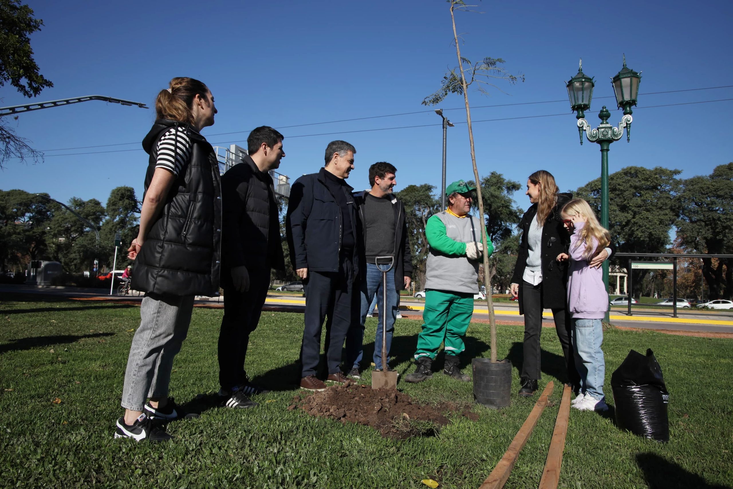 En la Ciudad se plantará un 50 por ciento más de árboles que el año pasado