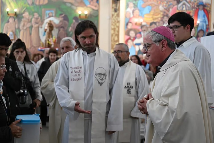 La iglesia tensa la relación con Milei: respaldó a las organizaciones sociales